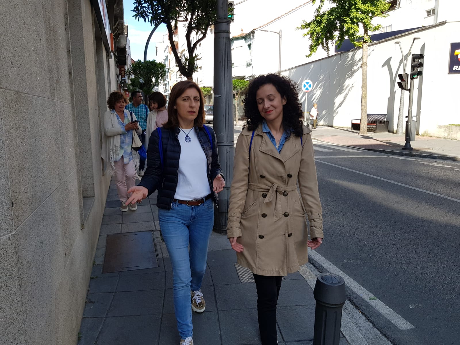 Katy Varela y la conselleira de Medio Ambiente, Ángeles Vázquez, en su visita a Monforte de Lemos.