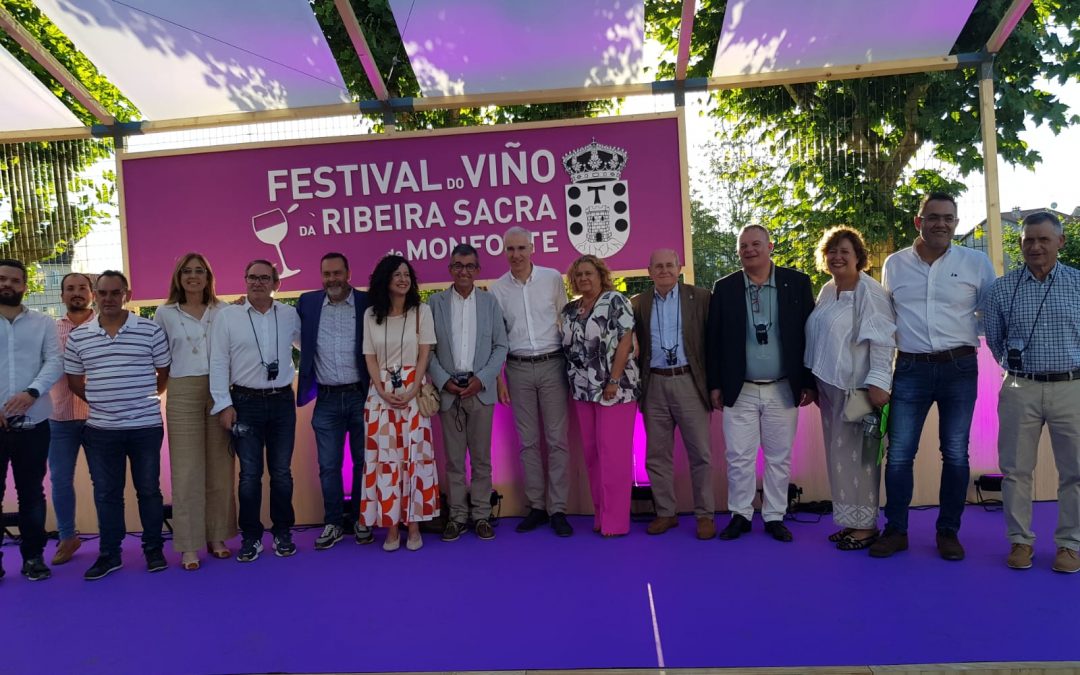Inauguración do festival do viño de Monforte coa asistencia da xefa Territorial de Turismo e autoridades da zona
