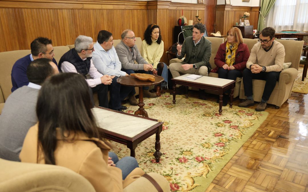 Reunión del delegado provincial de la Xunta con la agrupación Ribeira Sacra Next